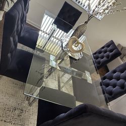 Elegant dining set. Juego de comedor de 6 sillas