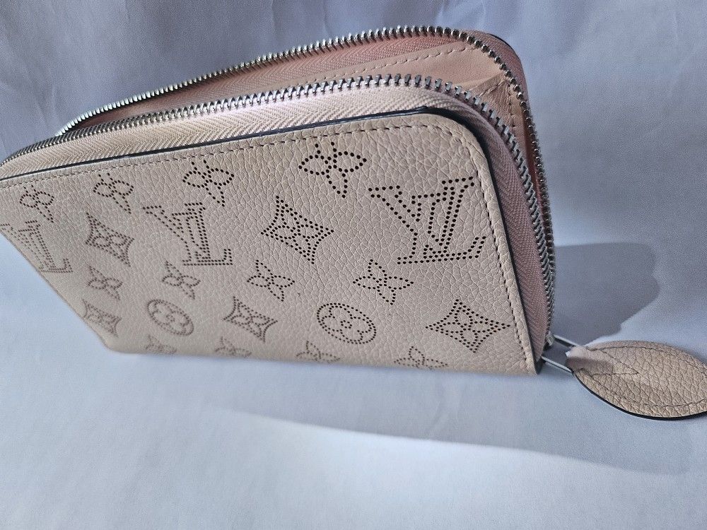 LV Zippy Wallet Mahina
