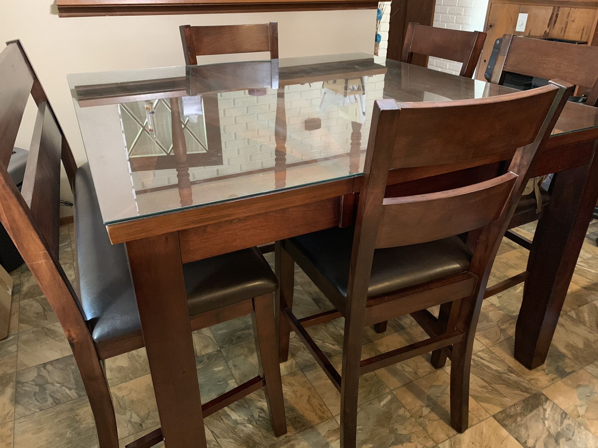 Counter height kitchen table. Glass top included. Seats 6.