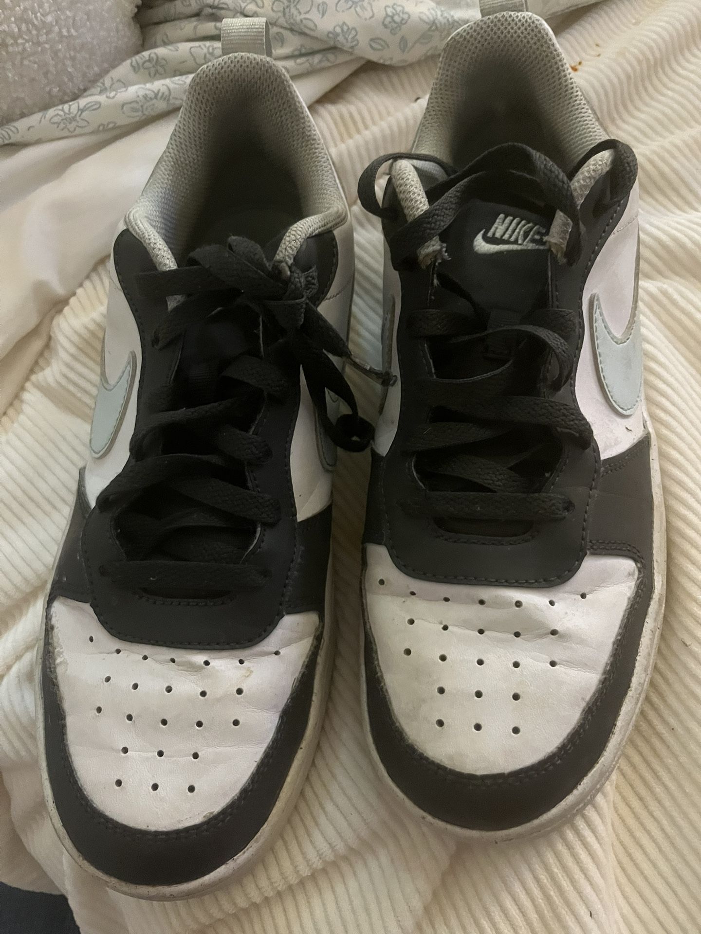 Girls Nike Shoes Size 7y