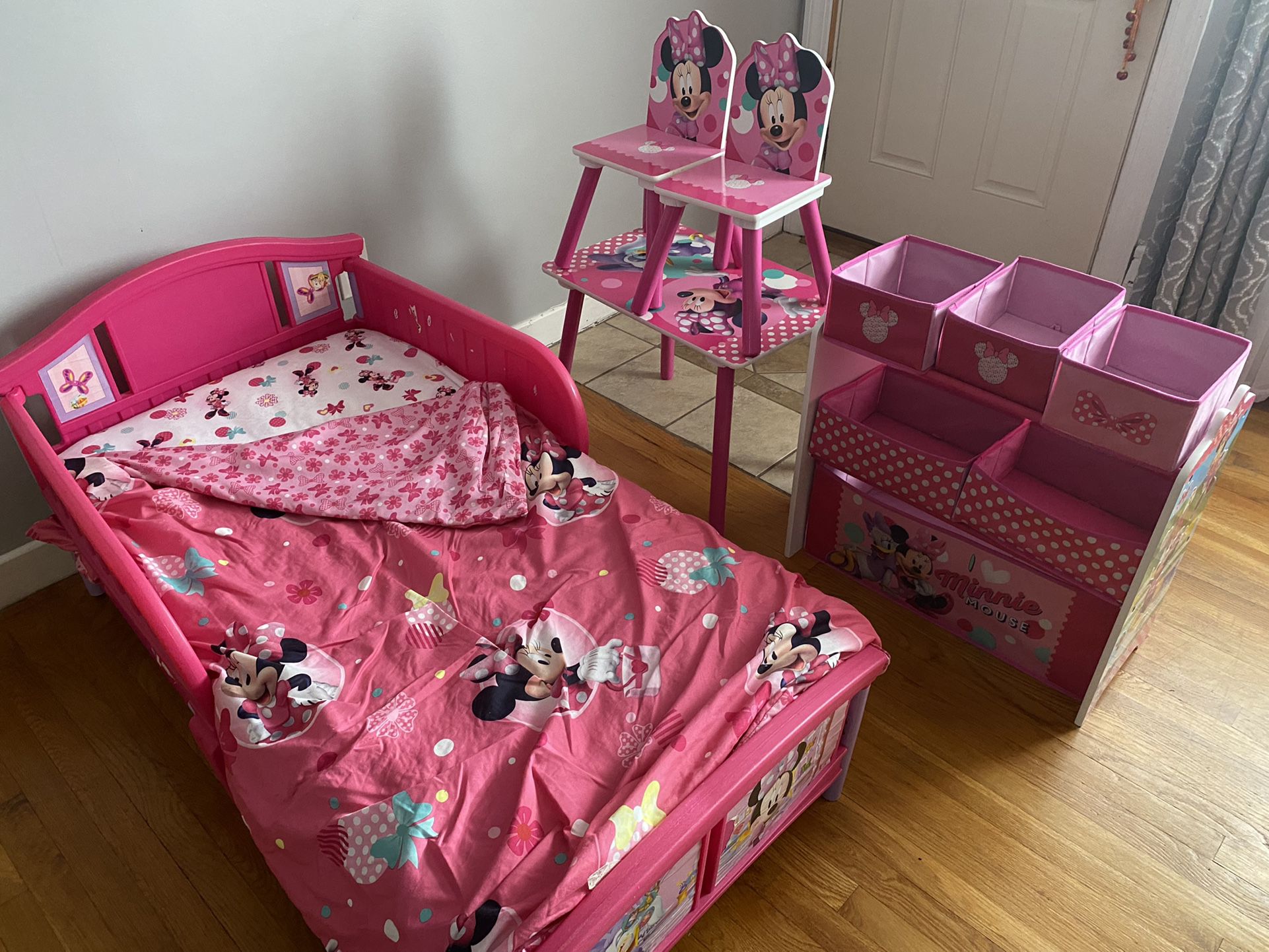 Minnie Bed And Table Chairs Kids Toddlers 