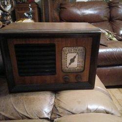 Vintage Howard Table Top Art Decor Wood Radio,  Working 