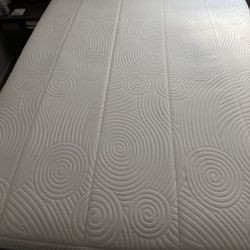 🔥 Queen Mattress + Bed Frame – Only $50 🔥