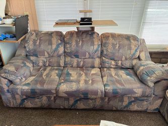 3cousion couch 75.$ obo