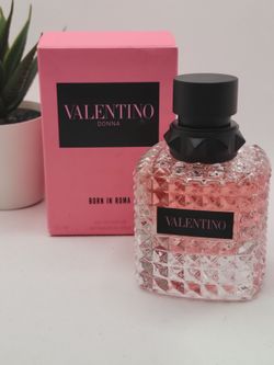 Valentino 

Donna Born in Roma Eau de Parfum

1.7 fl ⭐️