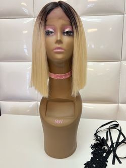 Lace front wig-blonde with dark brown roots-brand new $50-I offer local deliver for a fee-peluca rubia nueva