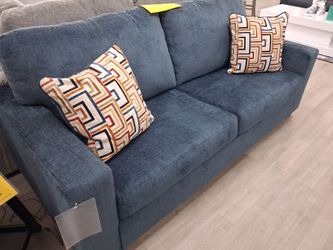 *Now Available!!!*---Classic Ashley Fabric Sleeper Sofa---Only $799!!!---Delivery/Financing Available😎