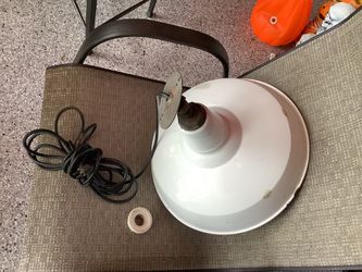 1930s American Benjamin Industrial White  Porcelain Enameled Factory Light Lamp working with very long cord. Overall great condition for age 16” diame