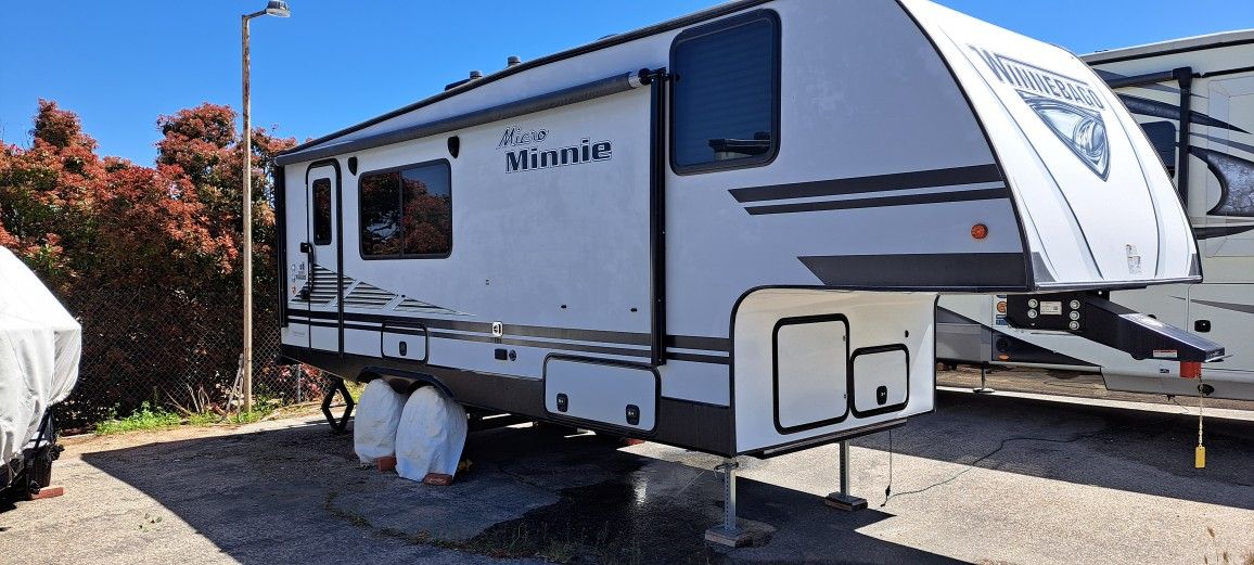 2020 Winnebago micro minnie 2405 rg