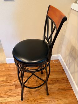 4 Swivel Bar Stools