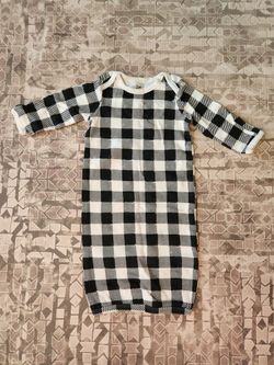 NWOT Yoga Sprout 0-6M Baby Black&White Flannel Nightgown with Hand Covers 
