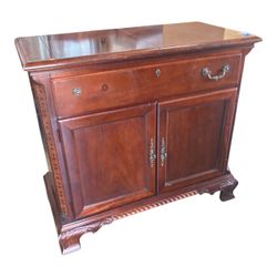 Stanley Stoneleigh Mahogany Buffet Cabinet 37” x 34.5” x 18.5”