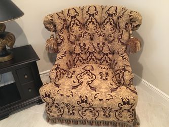 Tomlinson Swivel Chair with Tassel Fringe Trim