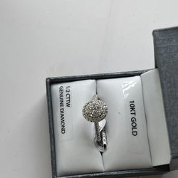  10KT WG 1/2 CTTW OVAL HALO DIA ENG RING