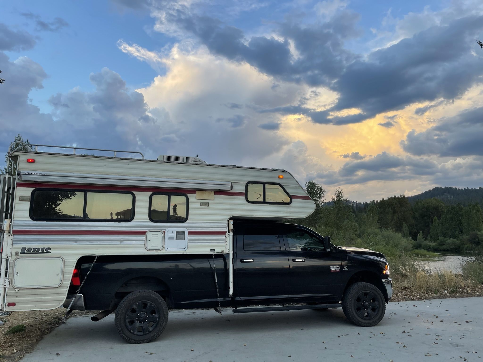 2010 Dodge Ram Cummins 2500 Long Bed 4x4 1991 Lance Cabover Camper for