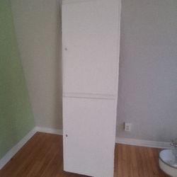 GREAT "SUMMIT" KITCHEN CABINET, PERFECT FOR THE CORNER OF A BATHROOM OR KITCHEN AS LONG AS THE WHITE CABINETRY FITS YOUR DECOR. THE MEASURES ARE 72" I