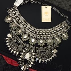 Must Pick Up New Still Has Tag On It Fancy Necklace 