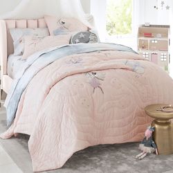 Beautiful Pottery Barn Kids- Girls Twin Bed and Mattress 