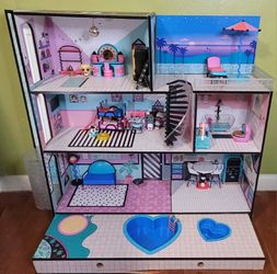 L.O.L. Doll House