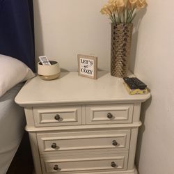 Set Of 2 nightstand With Charging Ports And Secret Drawers