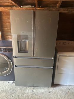 CAFÉ™ ENERGY STAR® 27.8 Cu. Ft. Smart 4-Door French-Door Refrigerator in Platinum Glass