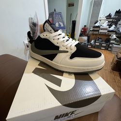 Jordan Retro Low “ Travis Scott” Men’s 9,10,11