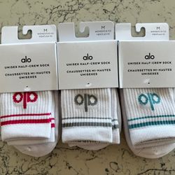 3 PACK NWT ALO HALF CREW SOCKS