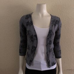 Aeropostale women’s Gray Rose print Cardigan