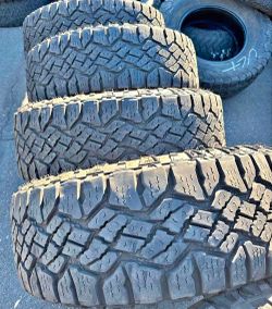 285 70 17 Goodyear tires Con 80% de Vida Las 4