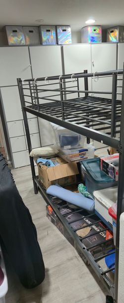 Bunk bed twin size - Rarely Used