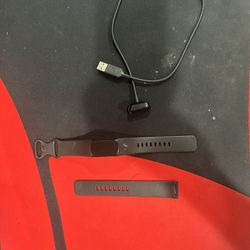 fitbit charge 6 (used twice) charger and extra strap included 