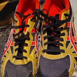 3 pairs track shoes 