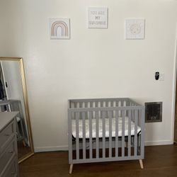 Mini Crib $100 