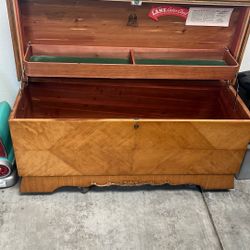 LANE Cedar Hope Chest