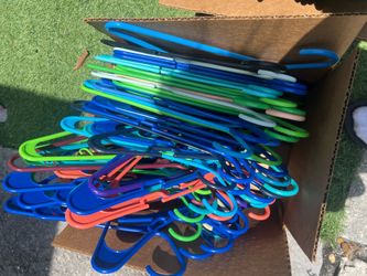 (50) multicolored hangers