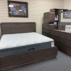 New Modern Style Wood BedroomSet on Sale. Mattress not Included. Delivery & Set Up Available a