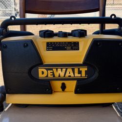 DEWALT DW911 Heavy-Duty AM/FM/ AUX Radio Great Condition $85 OBO