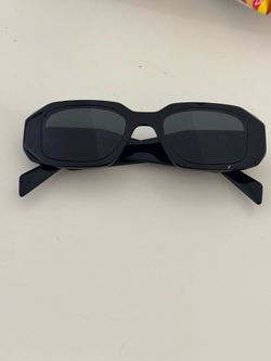 Prada Sunglass es