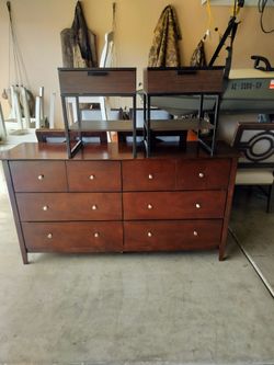 Dresser/Dresser Set..Dresser..6 Drawers with Matching Nightstands