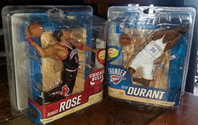 MCFARLANE CHASE FIGURES KEVIN DURANT SILVER LEVEL 425/1000 + DERRICK ROSE BRONZE LEVEL 1329/2000