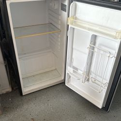 Mini Fridge 