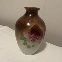 Vase With Flower Design, Granny Chic, Grandmillinial, Chinoiserie