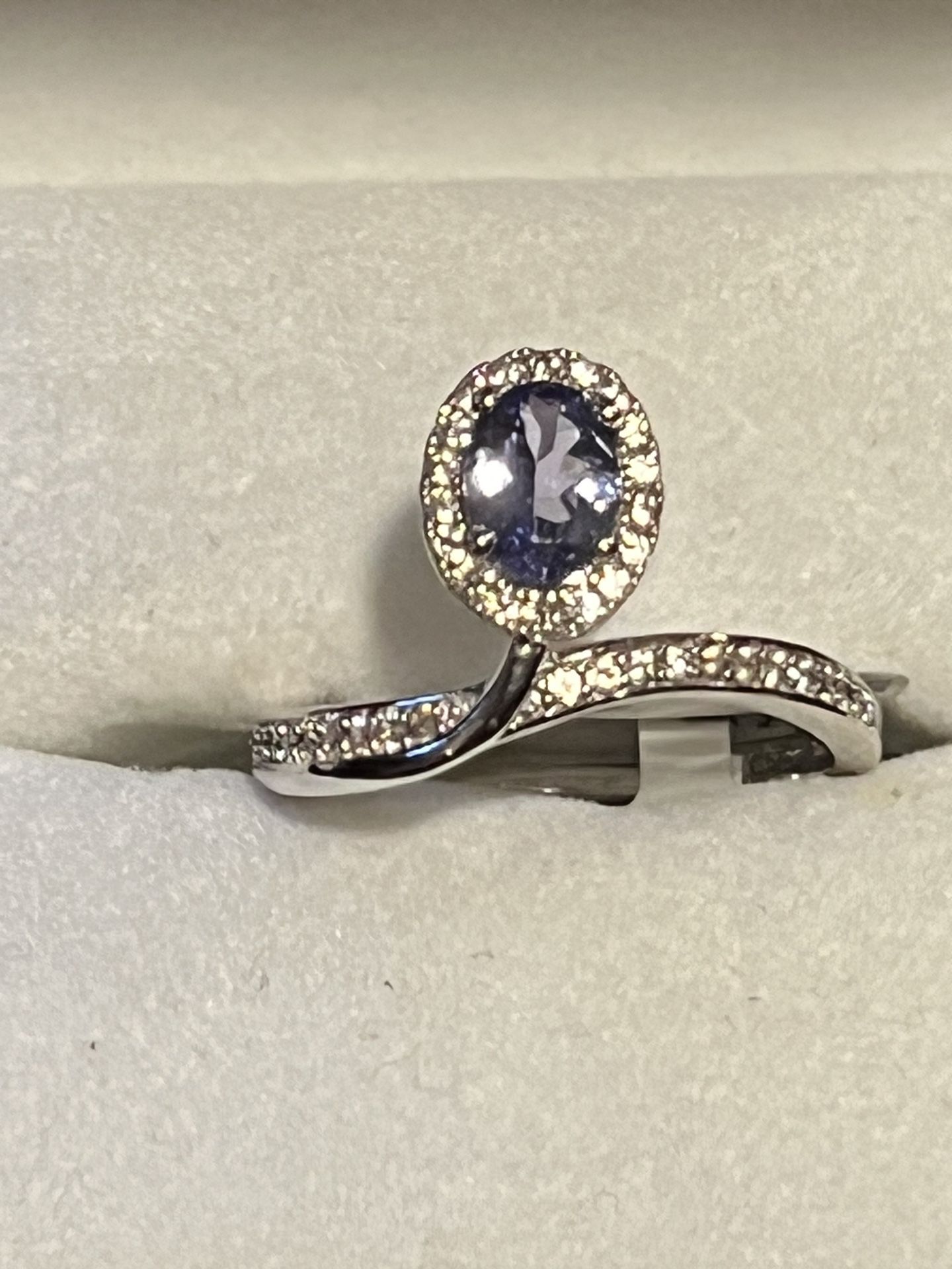 Genuine Tanzanite & White Zircon Ring - Size 8 - New with Tags - Stunning