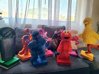8 Sesame Street Props