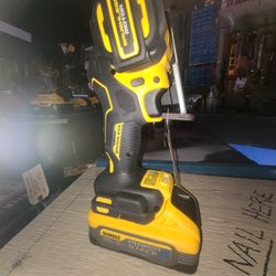 Dewalt 20v Max XR 3" CUT OFF TOOL & BATTERY. PLEASE READ.
