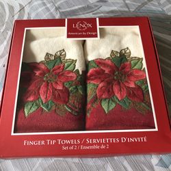 Lenox Finger Tip Towels Set - Poinsettia Design, 6” X 4” X 2.5”, NEW