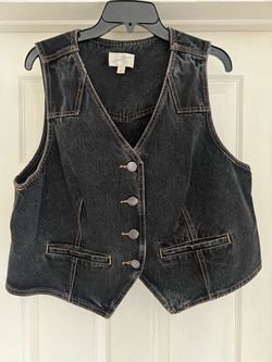Women’s Black Vest Size 17