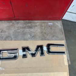 2022 GMC Black Emblem