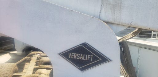 VERSALIFT &TOOL BOX BED