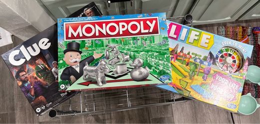 3 board games Monopoly, clue, life